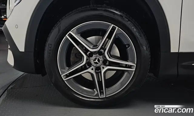 Mercedes-Benz GLB-Class 2023 2.0 автомат (гидро), миниатюра 5