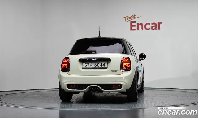 Mini Cooper 2019 2.0 автомат (гидро), миниатюра 4 Mini Cooper 2019 2.0 автомат (гидро), миниатюра 4