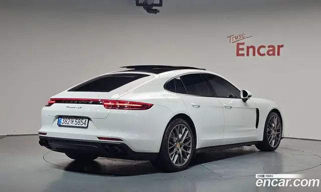 Porsche Panamera, 2018, 140 255 км