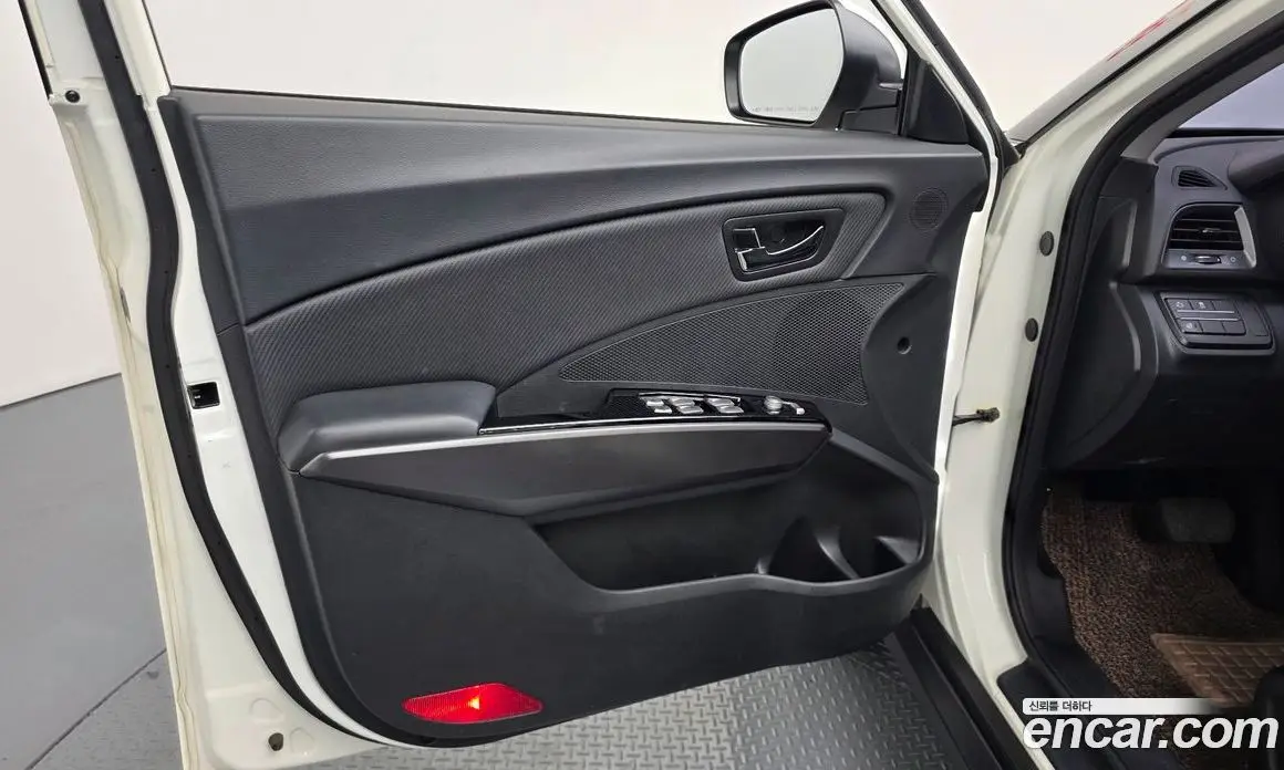 SsangYong TIBOLI 2017 1.6 автомат (гидро), фото 13