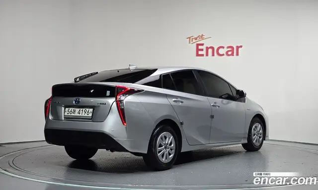 Toyota Prius 2018 1.8 автомат (гидро), миниатюра 2