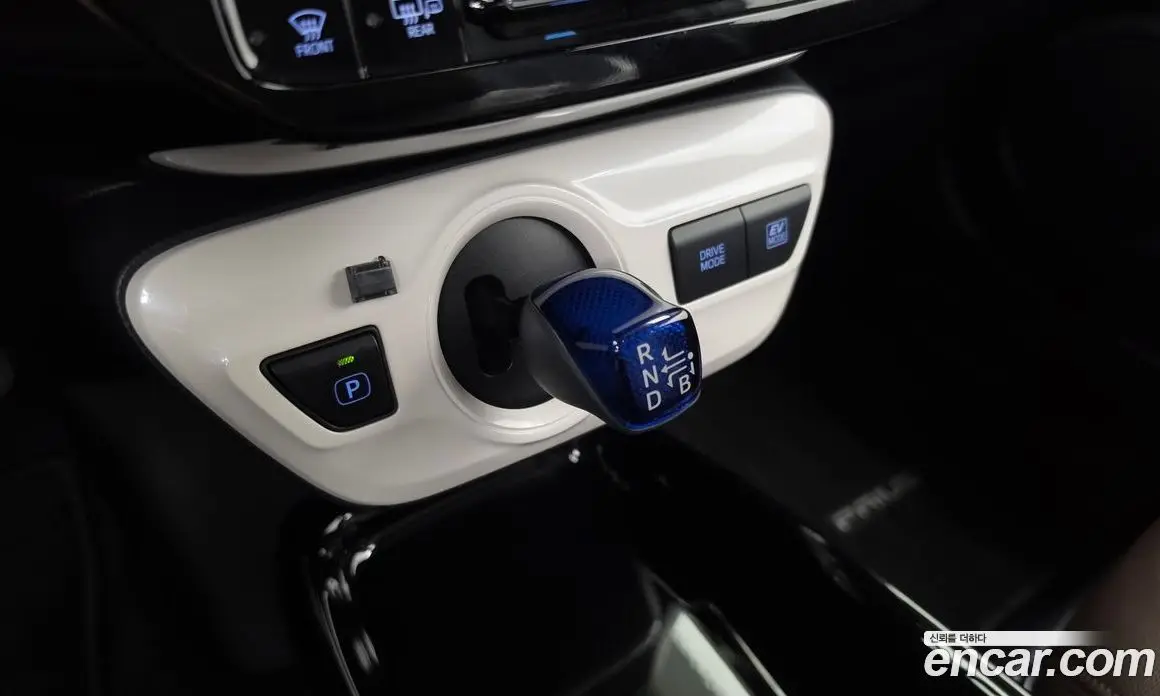 Toyota Prius 2018 1.8 автомат (гидро), фото 12