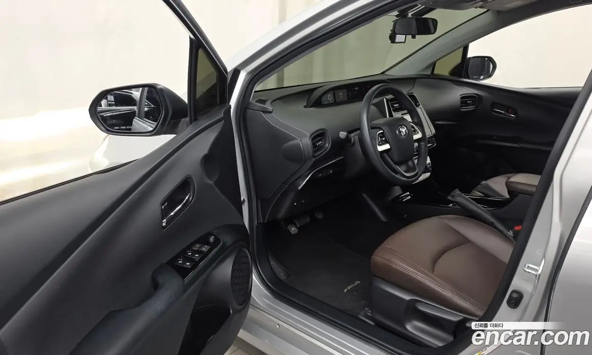 Toyota Prius 2018 1.8 автомат (гидро), фото 13