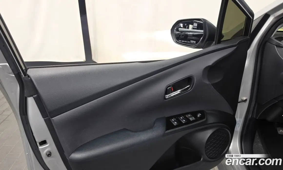 Toyota Prius 2018 1.8 автомат (гидро), фото 14