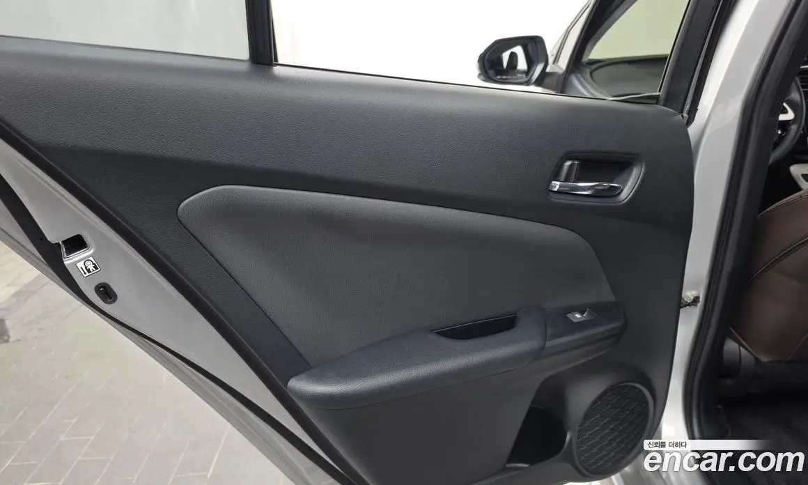 Toyota Prius 2018 1.8 автомат (гидро), фото 15