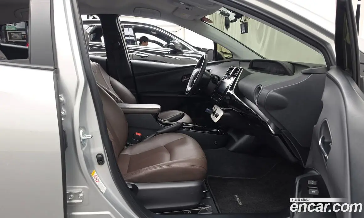 Toyota Prius 2018 1.8 автомат (гидро), фото 17