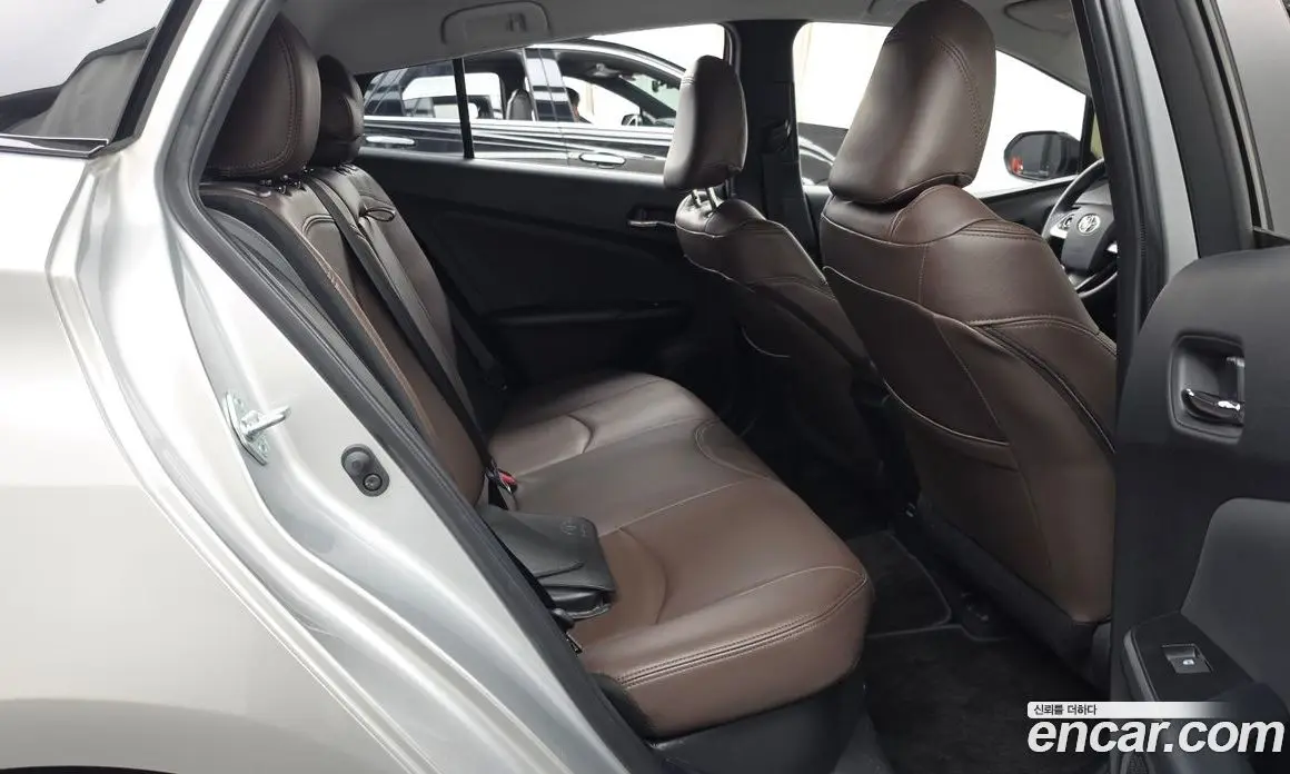 Toyota Prius 2018 1.8 автомат (гидро), фото 18