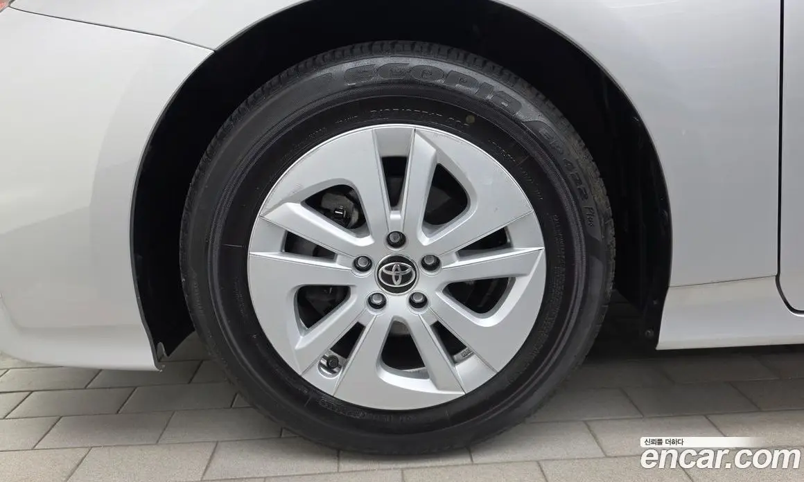 Toyota Prius 2018 1.8 автомат (гидро), фото 5