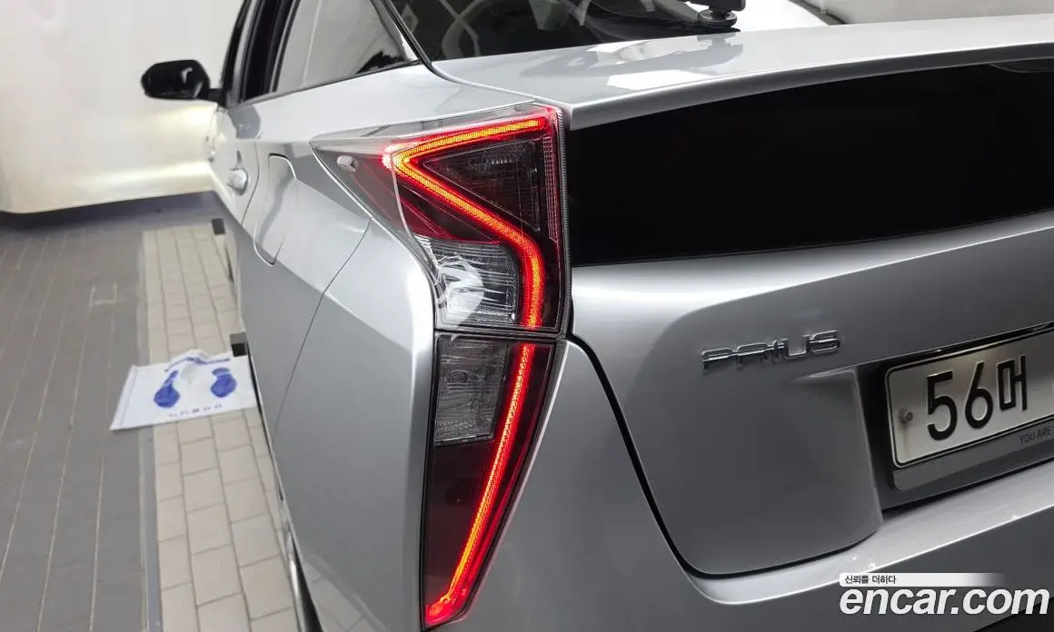 Toyota Prius 2018 1.8 автомат (гидро), фото 9