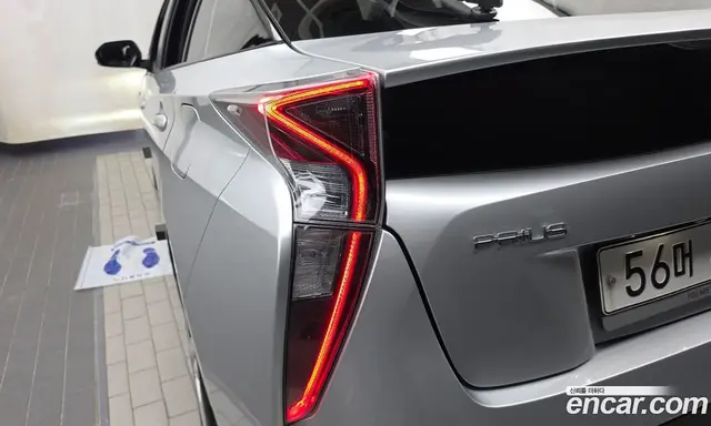 Toyota Prius 2018 1.8 автомат (гидро), миниатюра 9