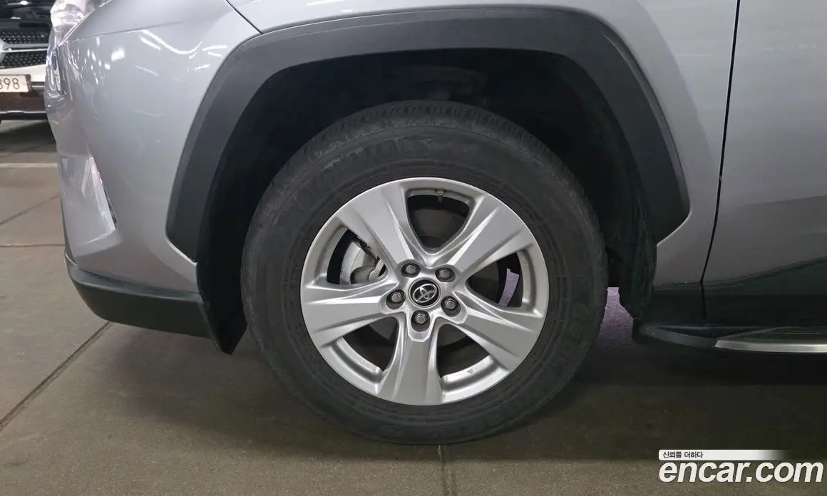 Toyota RAV4 2019 2.5 автомат (гидро), фото 12