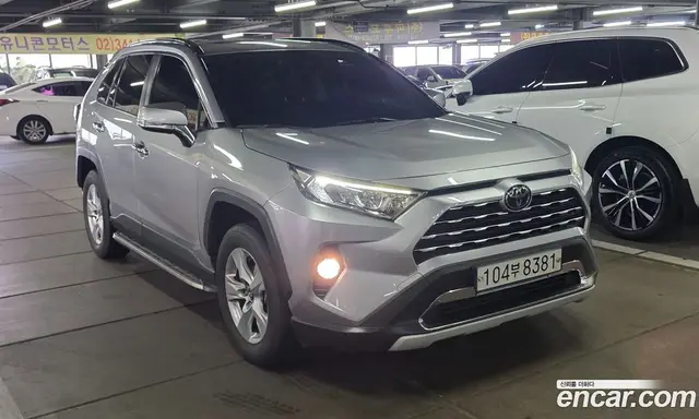 Toyota RAV4 2019 2.5 автомат (гидро), миниатюра 3