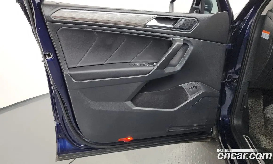 Volkswagen Tiguan 2023 2.0 автомат (гидро), фото 14 Volkswagen Tiguan 2023 2.0 автомат (гидро), фото 14