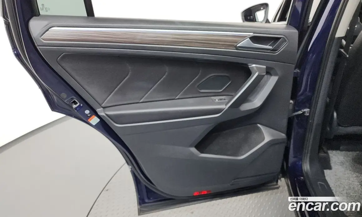 Volkswagen Tiguan 2023 2.0 автомат (гидро), фото 15 Volkswagen Tiguan 2023 2.0 автомат (гидро), фото 15