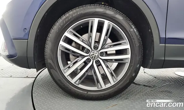 Volkswagen Tiguan 2023 2.0 автомат (гидро), миниатюра 5 Volkswagen Tiguan 2023 2.0 автомат (гидро), миниатюра 5