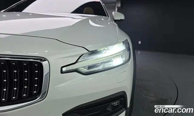 Volvo V60 2020 2.0 автомат (гидро), миниатюра 8 Volvo V60 2020 2.0 автомат (гидро), миниатюра 8