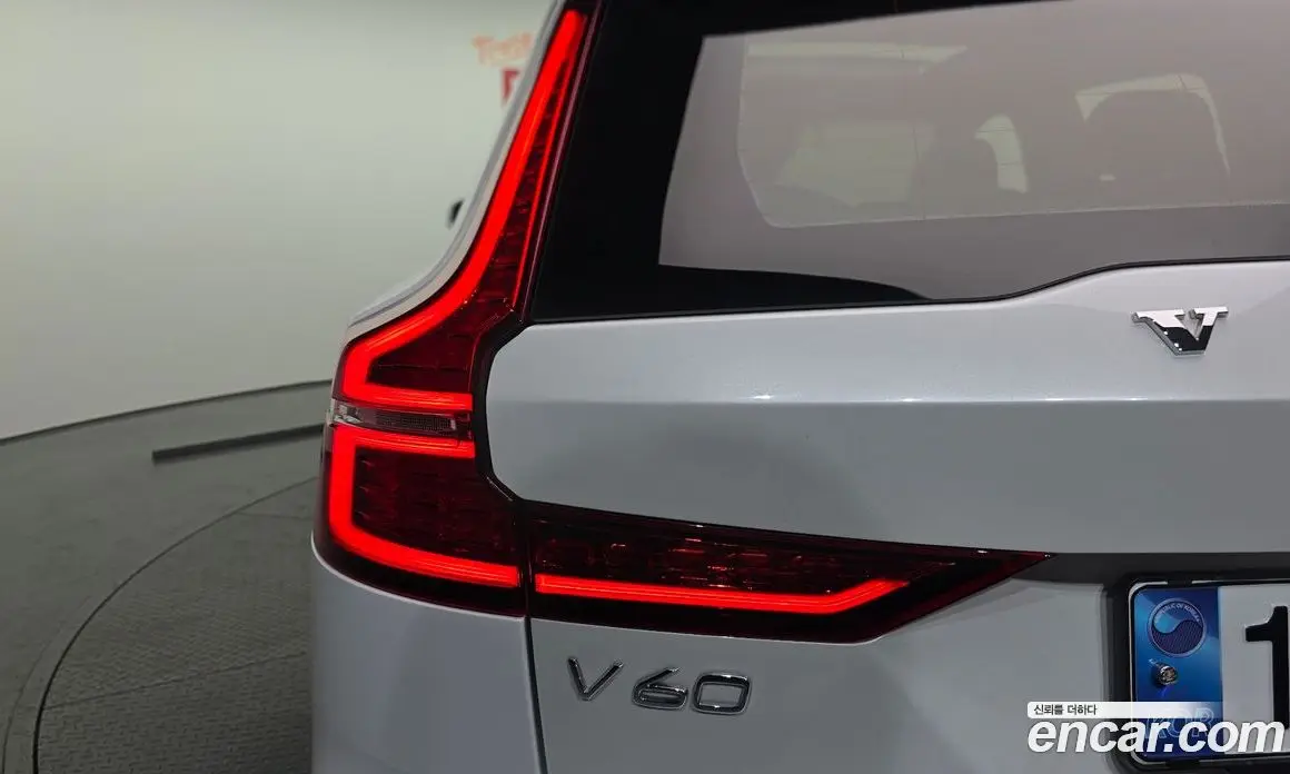 Volvo V60 2020 2.0 автомат (гидро), фото 9 Volvo V60 2020 2.0 автомат (гидро), фото 9