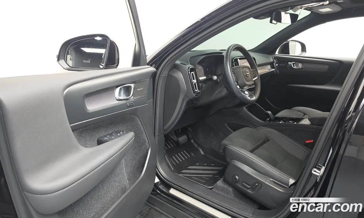 Volvo XC40 2025 2.0 автомат (гидро), фото 13 Volvo XC40 2025 2.0 автомат (гидро), фото 13
