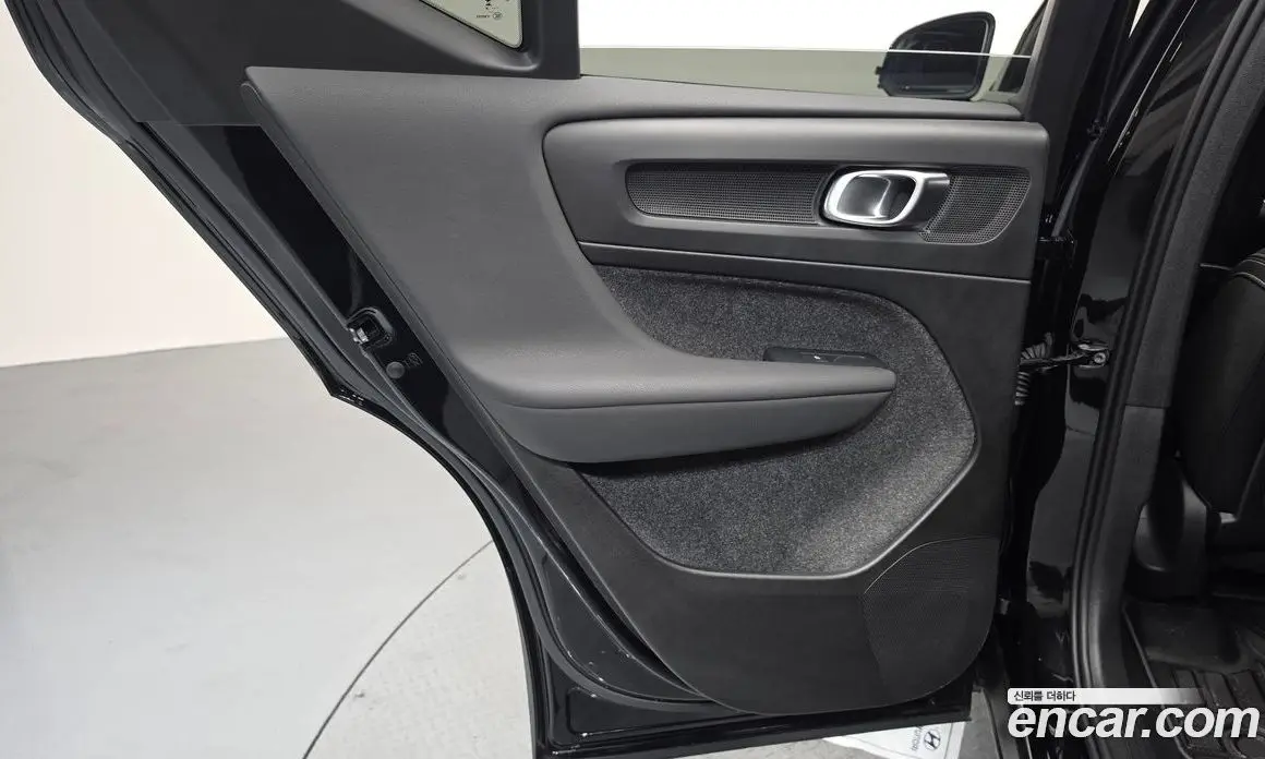 Volvo XC40 2025 2.0 автомат (гидро), фото 15 Volvo XC40 2025 2.0 автомат (гидро), фото 15