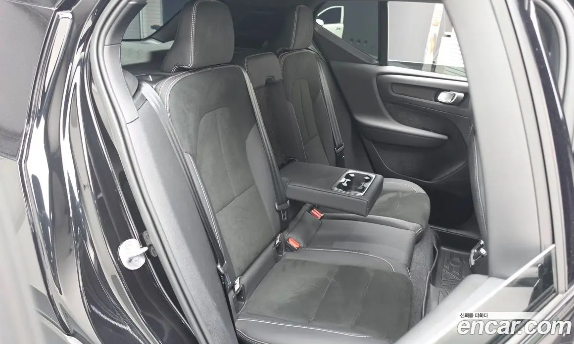 Volvo XC40 2025 2.0 автомат (гидро), фото 16 Volvo XC40 2025 2.0 автомат (гидро), фото 16
