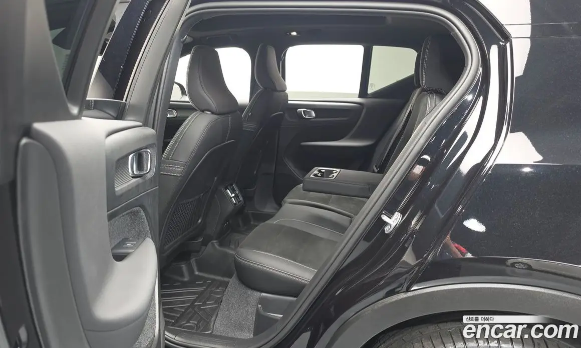 Volvo XC40 2025 2.0 автомат (гидро), фото 17 Volvo XC40 2025 2.0 автомат (гидро), фото 17