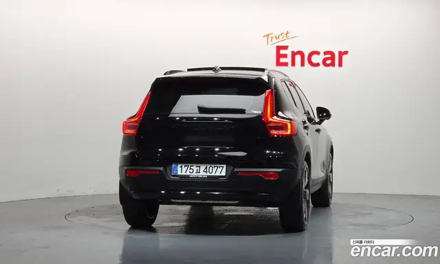 Volvo XC40 2025 2.0 автомат (гидро), миниатюра 4 Volvo XC40 2025 2.0 автомат (гидро), миниатюра 4