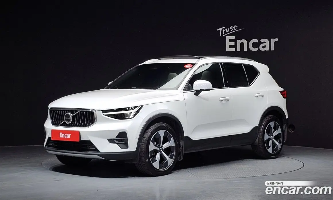 Volvo XC40 2025 2.0 автомат (гидро), фото 1 Volvo XC40 2025 2.0 автомат (гидро), фото 1