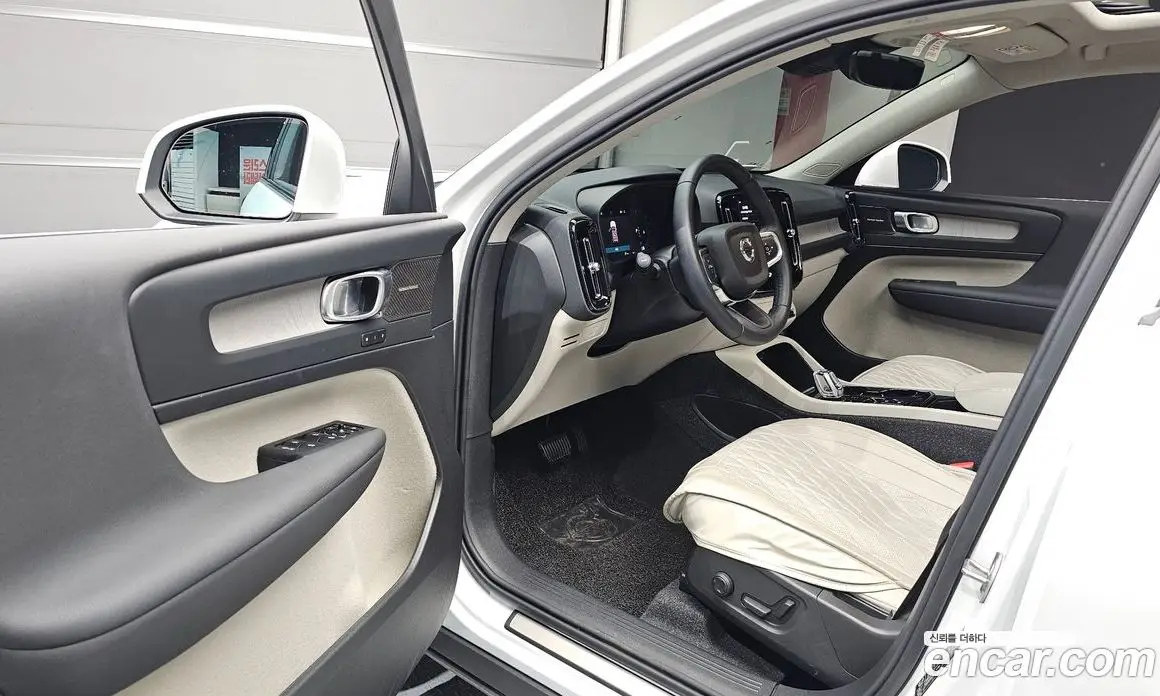 Volvo XC40 2025 2.0 автомат (гидро), фото 13 Volvo XC40 2025 2.0 автомат (гидро), фото 13