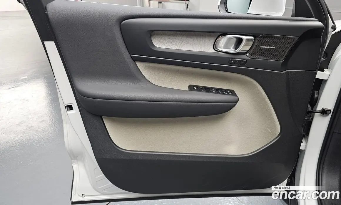 Volvo XC40 2025 2.0 автомат (гидро), фото 14 Volvo XC40 2025 2.0 автомат (гидро), фото 14