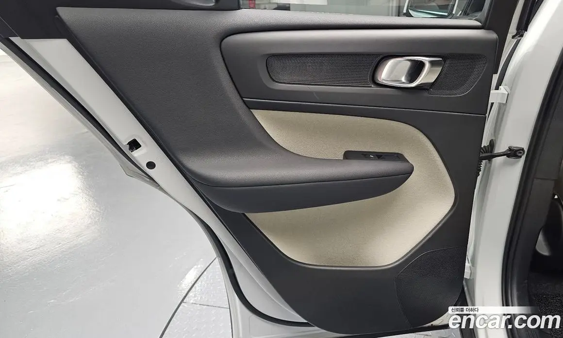 Volvo XC40 2025 2.0 автомат (гидро), фото 15 Volvo XC40 2025 2.0 автомат (гидро), фото 15