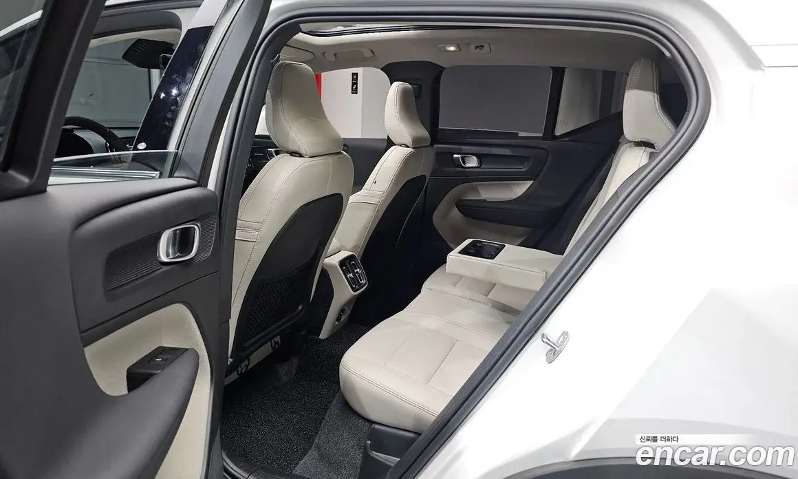 Volvo XC40 2025 2.0 автомат (гидро), фото 17 Volvo XC40 2025 2.0 автомат (гидро), фото 17