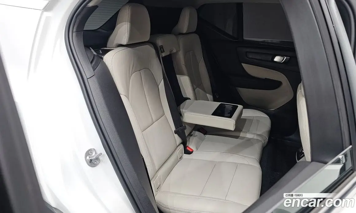 Volvo XC40 2025 2.0 автомат (гидро), фото 18 Volvo XC40 2025 2.0 автомат (гидро), фото 18