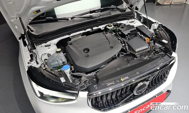 Volvo XC40 2025 2.0 автомат (гидро), миниатюра 6 Volvo XC40 2025 2.0 автомат (гидро), миниатюра 6