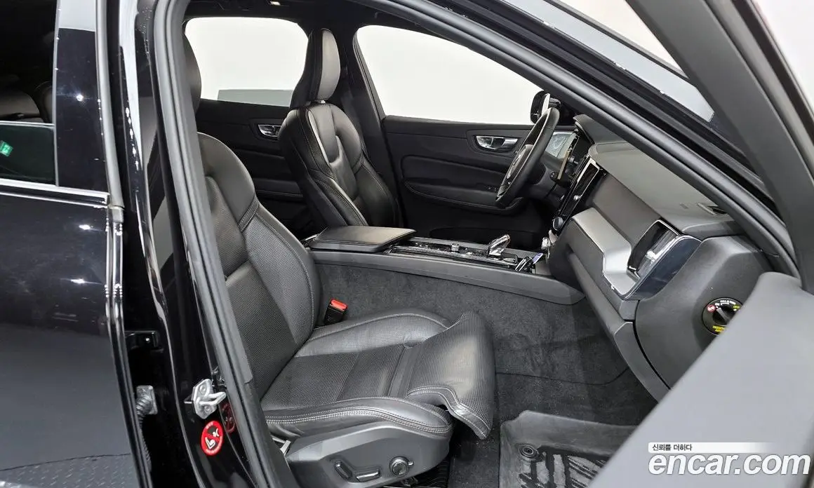 Volvo XC60 2022 2.0 автомат (гидро), фото 16 Volvo XC60 2022 2.0 автомат (гидро), фото 16