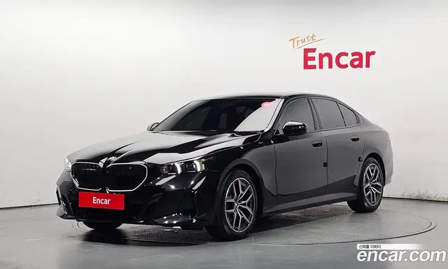 BMW 5 серия, 2025, 8 303 км