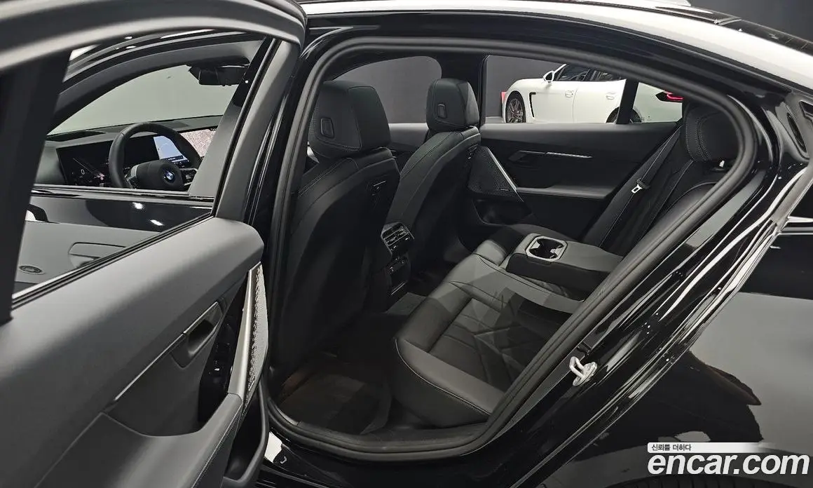 BMW 5 серия 2025 2.0 автомат (гидро), фото 18