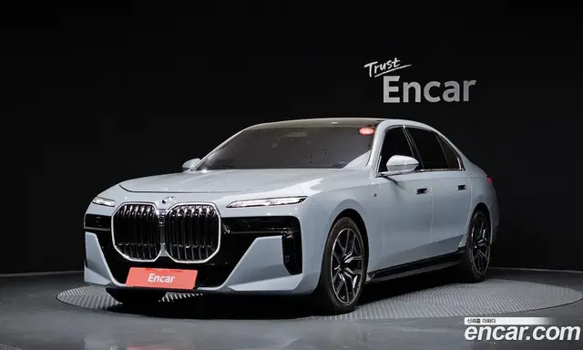 BMW 7 серия, 2025, 8 425 км