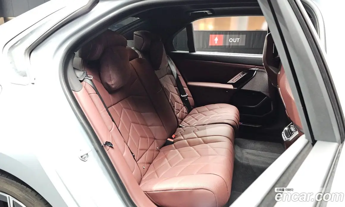 BMW 7 серия 2025 3.0 автомат (гидро), фото 17
