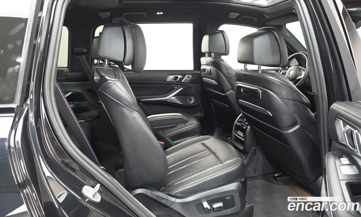 BMW X7 2023 4.4 автомат (гидро), фото 17