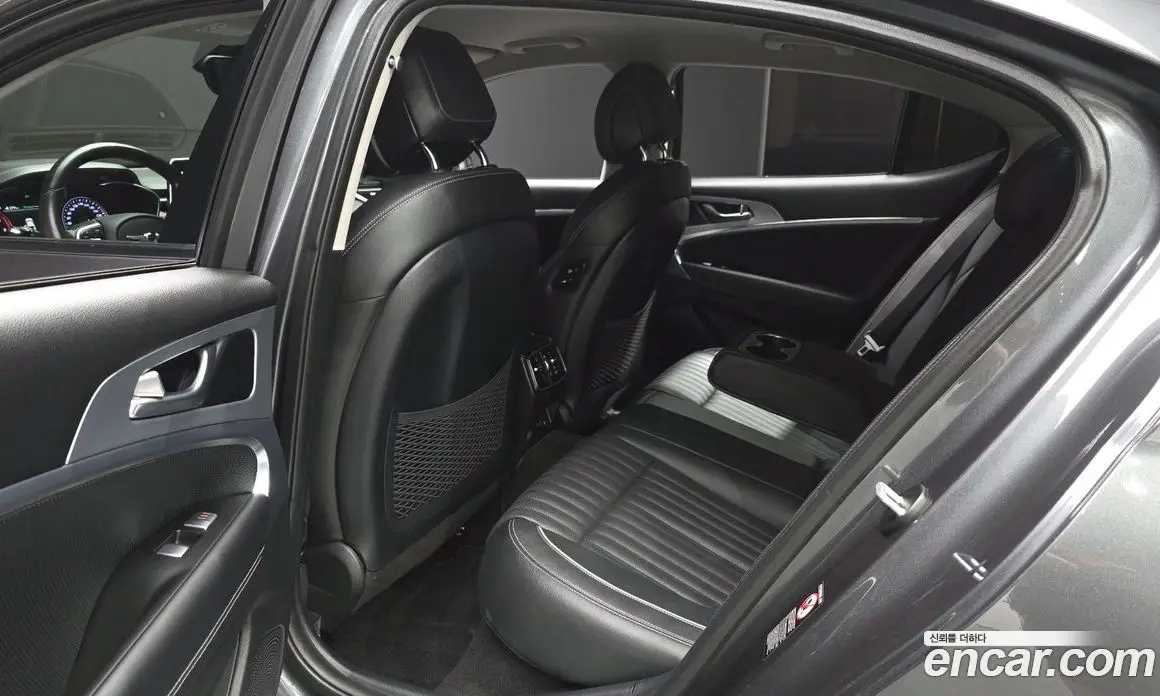 Genesis G70 2019 2.0 автомат (гидро), фото 17 Genesis G70 2019 2.0 автомат (гидро), фото 17