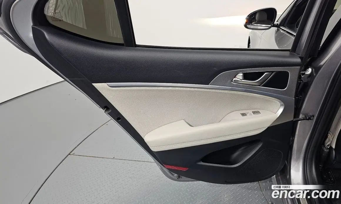 Genesis G70 2021 2.0 автомат (гидро), фото 15 Genesis G70 2021 2.0 автомат (гидро), фото 15