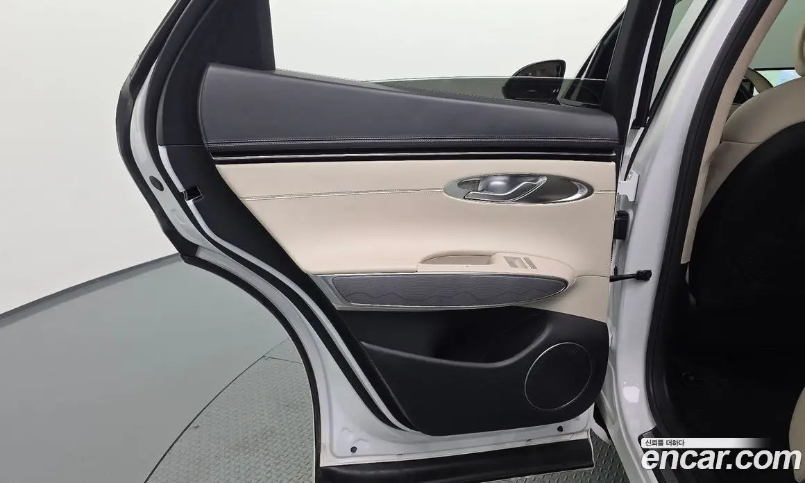 Genesis GV70 2021 2.5 автомат (гидро), фото 15 Genesis GV70 2021 2.5 автомат (гидро), фото 15