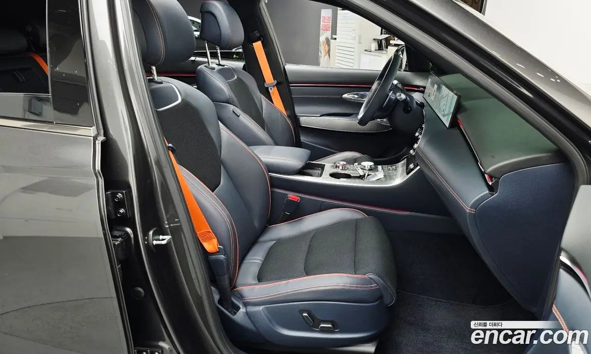 Genesis GV70 2024 2.5 автомат (гидро), фото 16 Genesis GV70 2024 2.5 автомат (гидро), фото 16