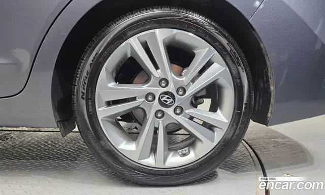 Hyundai Avante 2017 1.6 автомат (гидро), миниатюра 7 Hyundai Avante 2017 1.6 автомат (гидро), миниатюра 7
