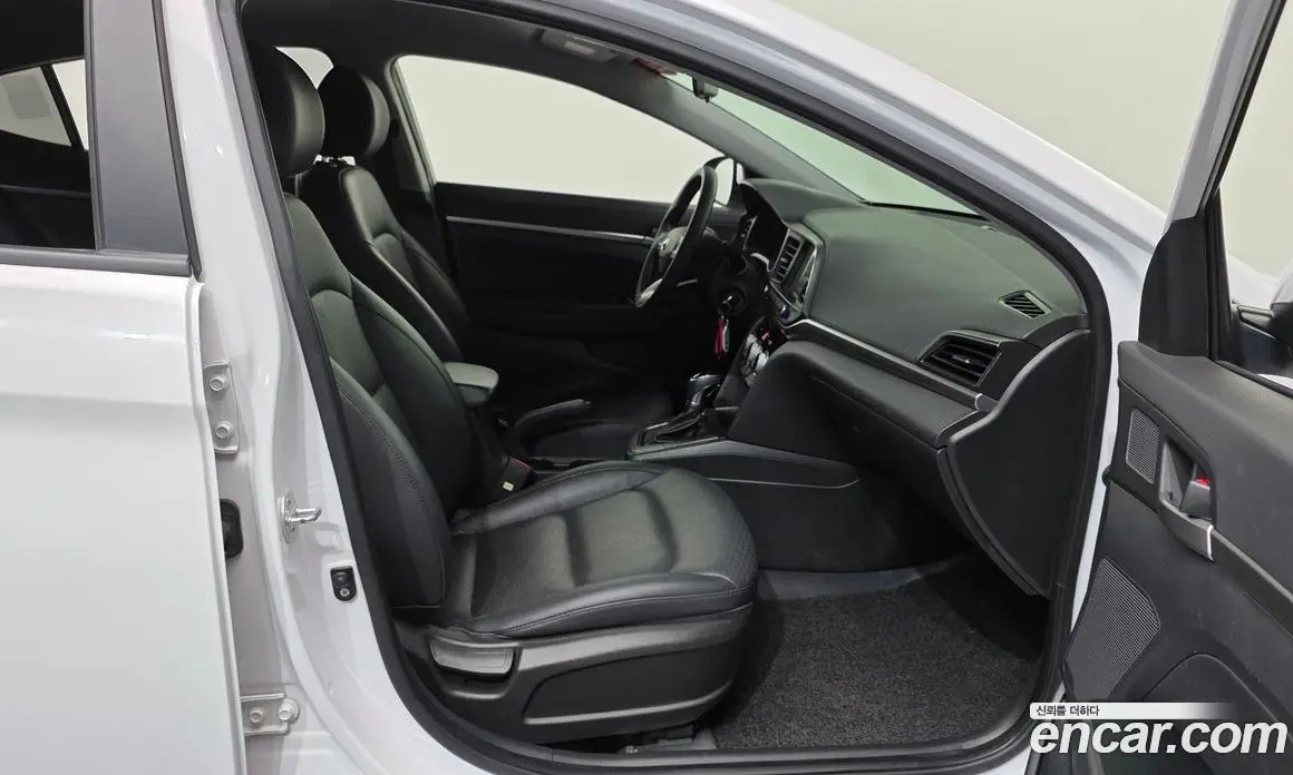 Hyundai Avante 2019 1.6 автомат (гидро), фото 13
