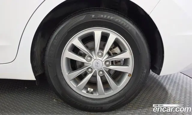 Hyundai Avante 2019 1.6 автомат (гидро), миниатюра 7