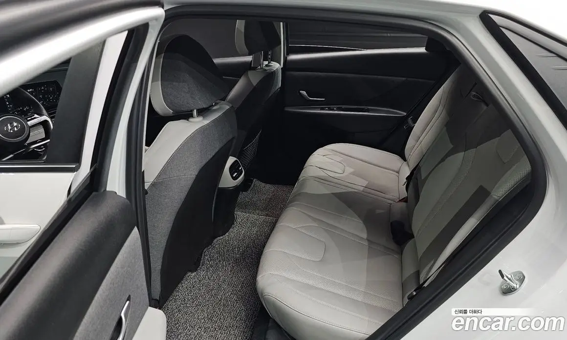 Hyundai Avante 2023 1.6 автомат (гидро), фото 17