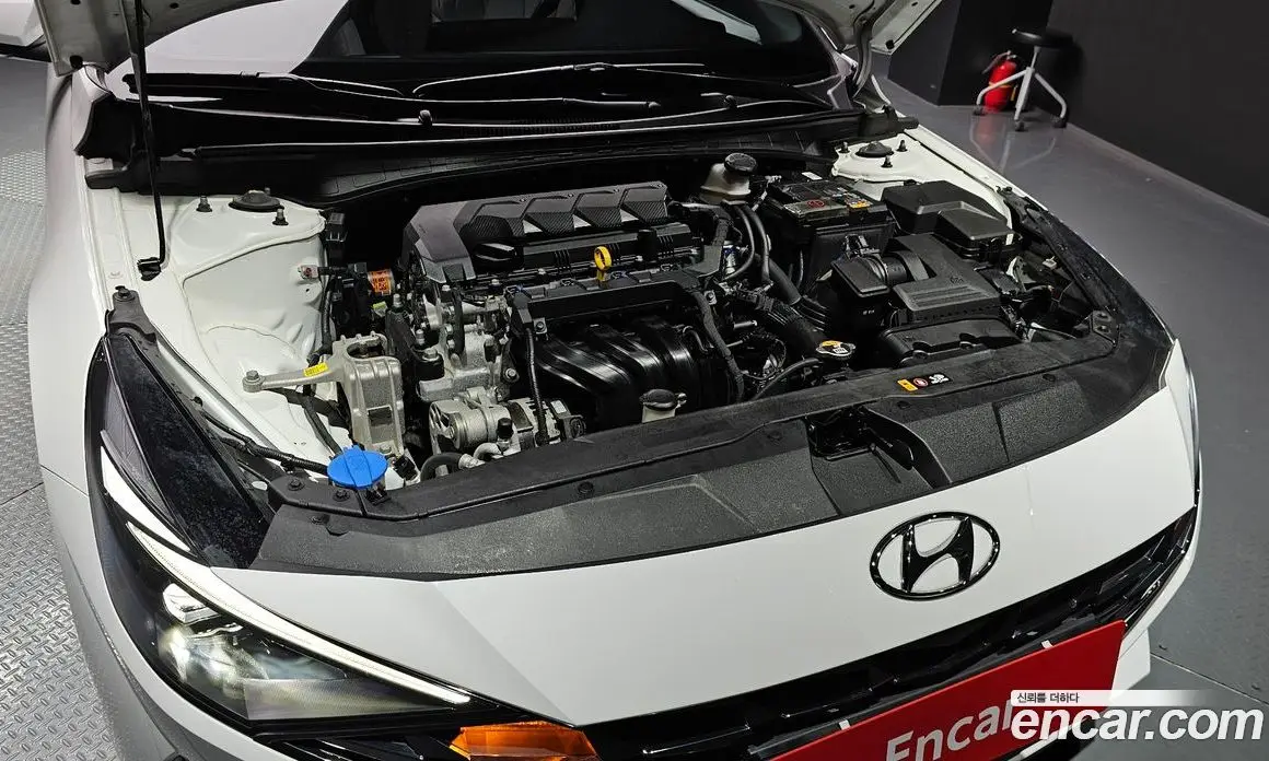 Hyundai Avante 2023 1.6 автомат (гидро), фото 6