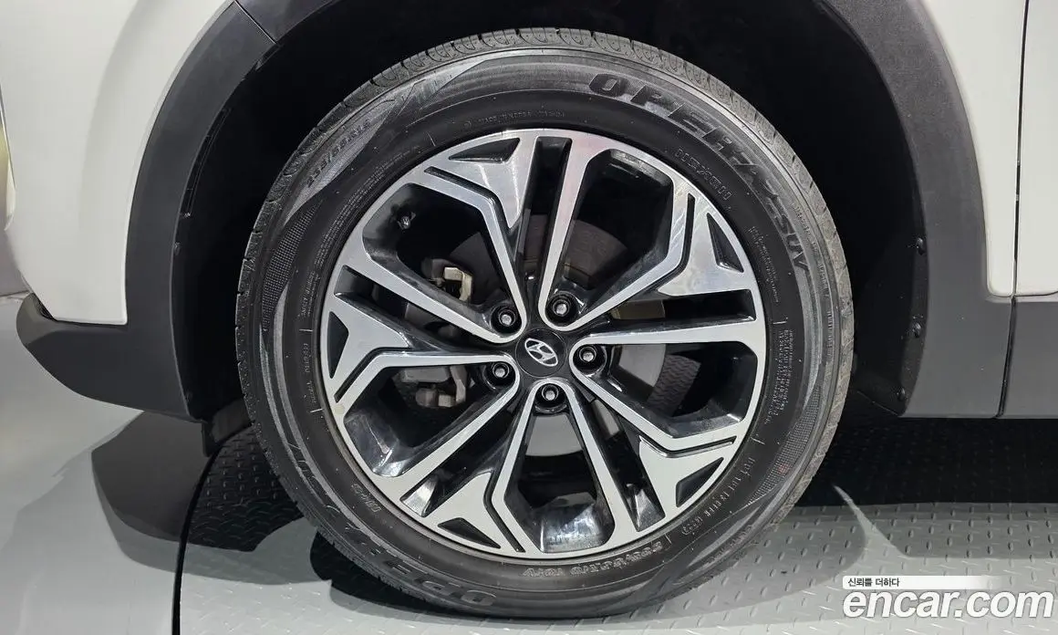 Hyundai Santa Fe 2018 2.0 автомат (гидро), фото 4 Hyundai Santa Fe 2018 2.0 автомат (гидро), фото 4