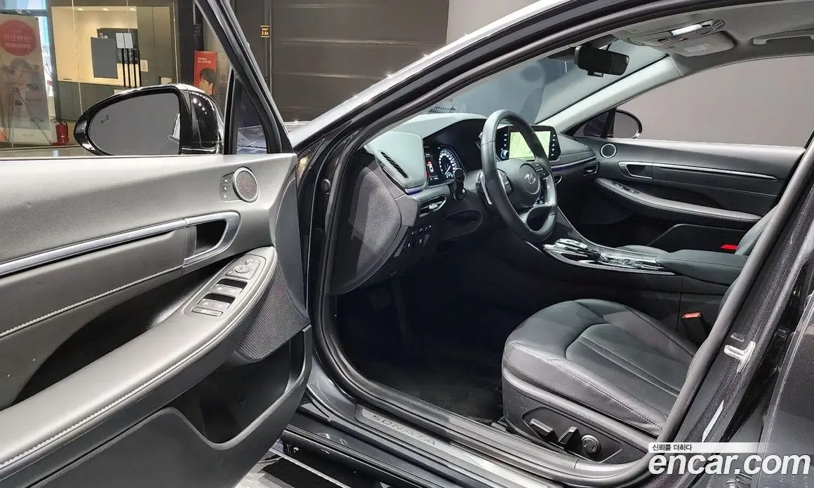 Hyundai Sonata 2023 1.6 автомат (гидро), фото 13